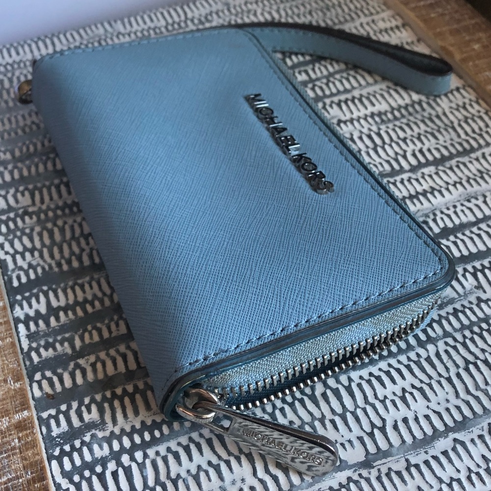 MICHEAL KORS wristlet wallet